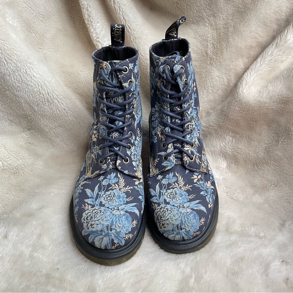 Dr. Martens Beckett Blue Floral Canvas Boots - Picture 10 of 12